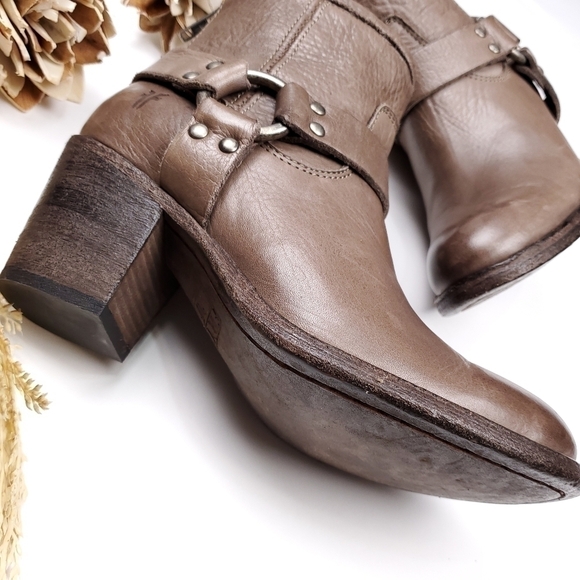 FRYE Brown Tan Distressed Heeled Leather Ankle Boots 5½ m - Picture 3 of 13